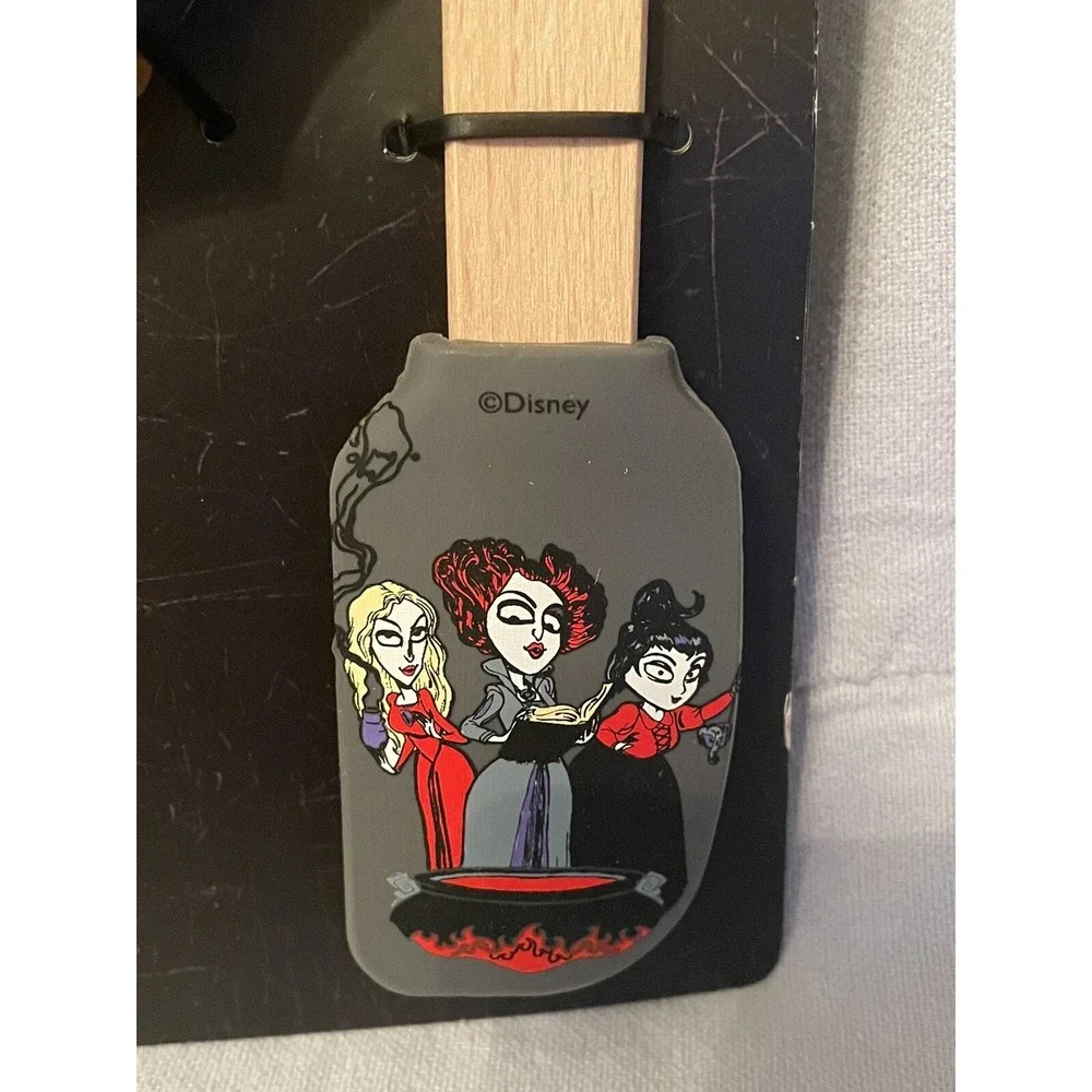 NEW Disney Hocus Pocus 4 Piece Silicone‎ Spatula & Cookie Cutter Set